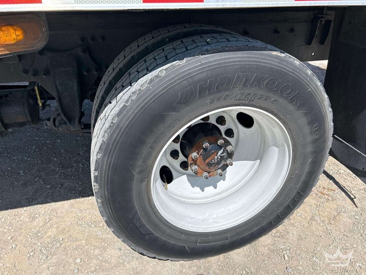 2018-freightliner-m2-106-image-28