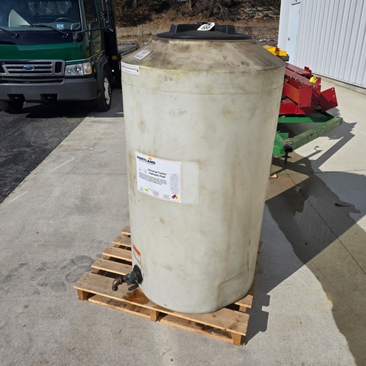#666 • 165 Gallon Bulk Fluid Tank