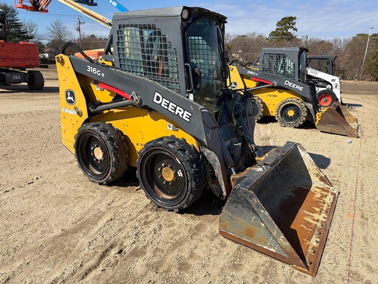 2018-deere-316gr-image-3