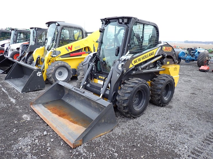 new-holland-l320-image-1