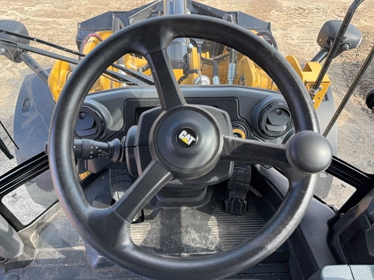 2025-caterpillar-926m-image-17