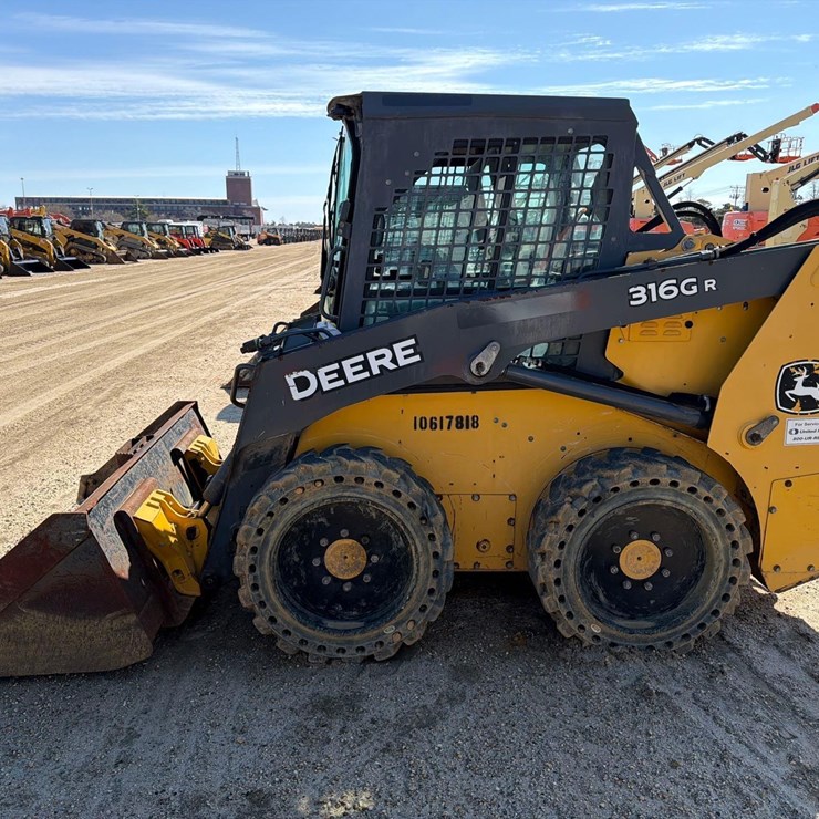 2017 DEERE 316GR