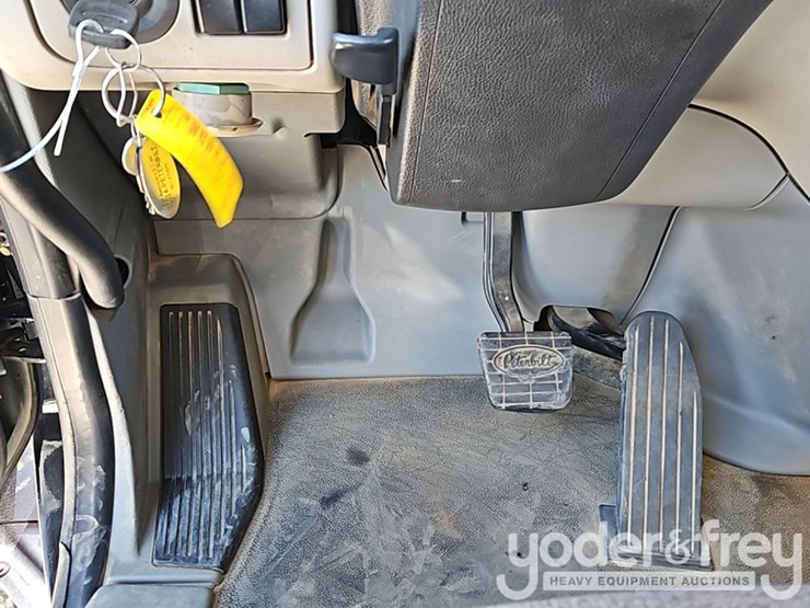peterbilt-579-image-41