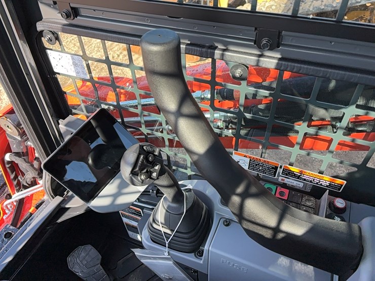 2023-caterpillar-289d3-image-15