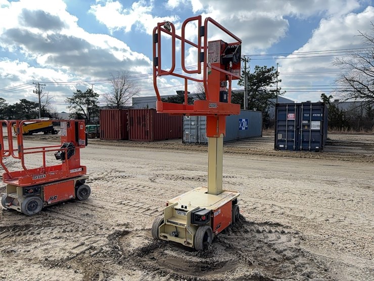 2017-jlg-1230es-image-12