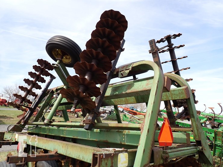 john-deere-230-image-9