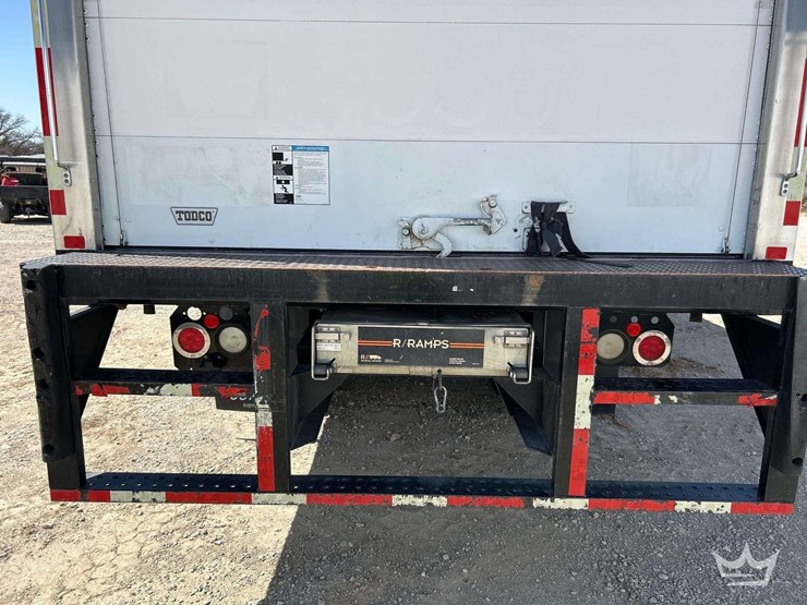 2018-freightliner-m2-106-image-22