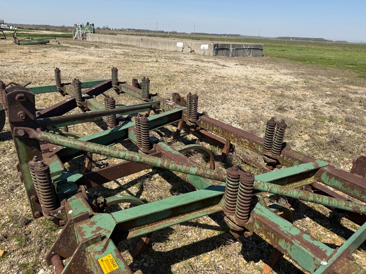 john-deere-100-image-32