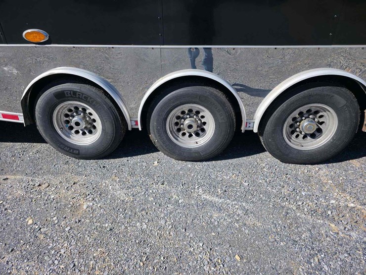 2013-53'-united-expressline-toy-hauler-*bid-is-pending*-image-6