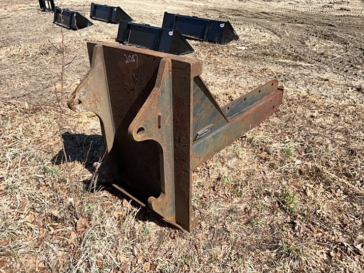 caterpillar-it24-image-2