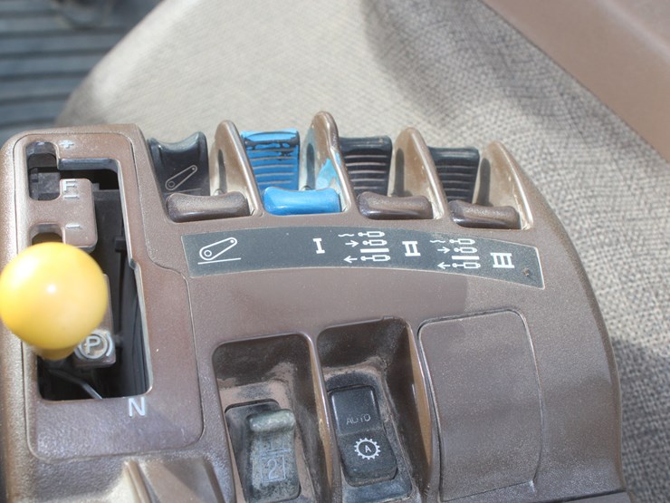 2009-john-deere-8330-image-82