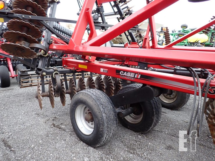 case-ih-330-image-6