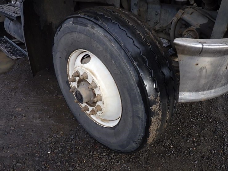 2007-international-7600-image-22