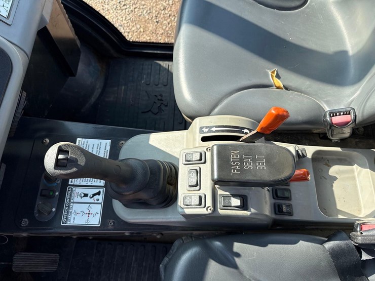 2007-bobcat-5600-toolcat-image-14