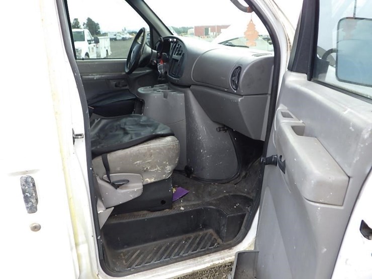 2002-ford-cargo-image-22