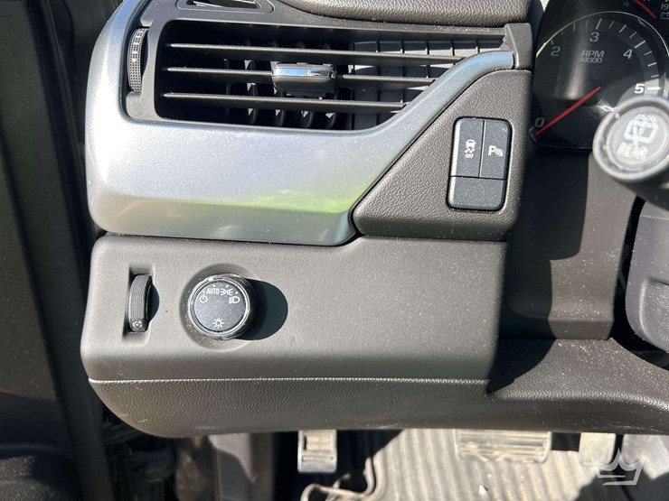 2017-chevrolet-tahoe-image-13