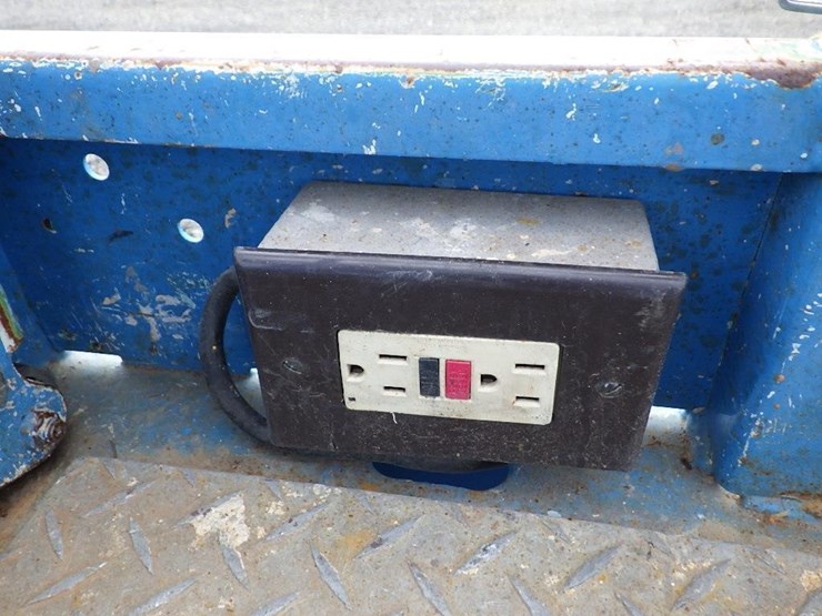 2008-genie-gs-3268-scissor-lift-image-23