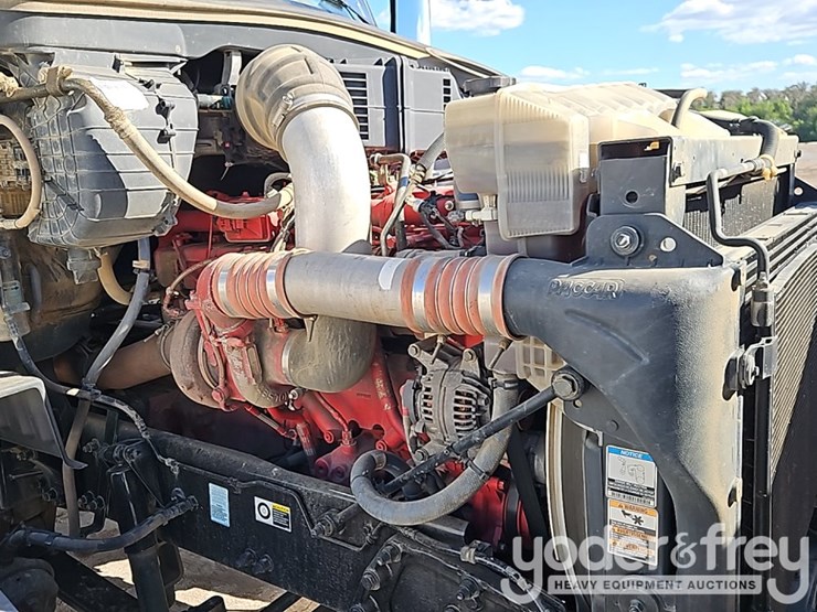 peterbilt-579-image-31