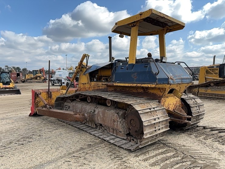 komatsu-d65px-12-image-4