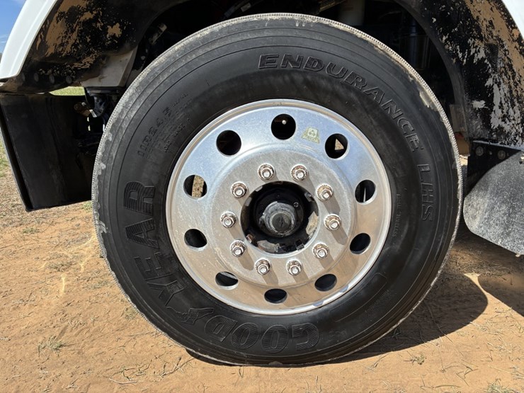 2012-peterbilt-367-image-9