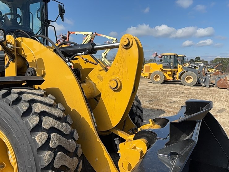 2025-caterpillar-926m-image-13