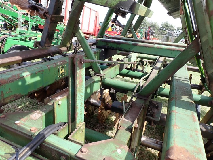 john-deere-230-image-15