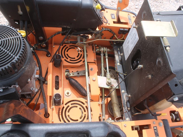 #1092-•-2010-scag-freedom-z-lawn-mower-image-33