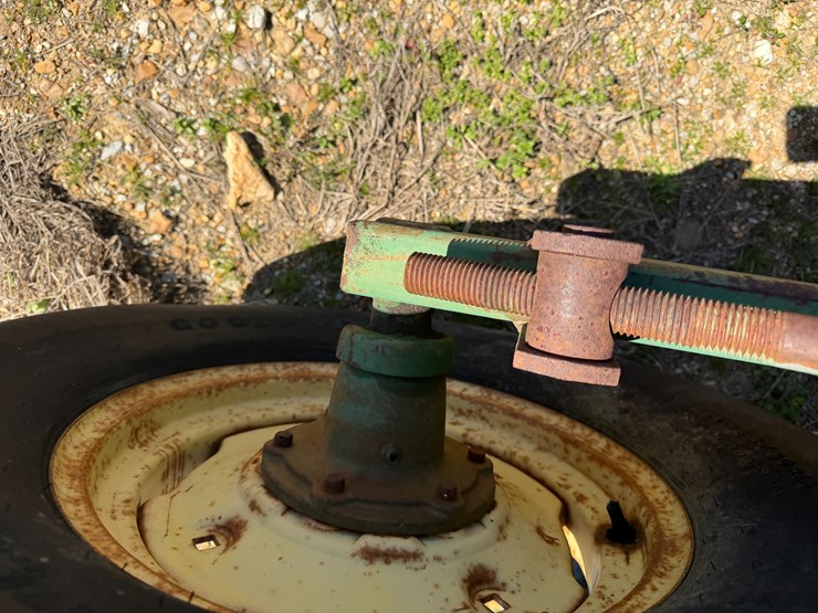 john-deere-100-image-7