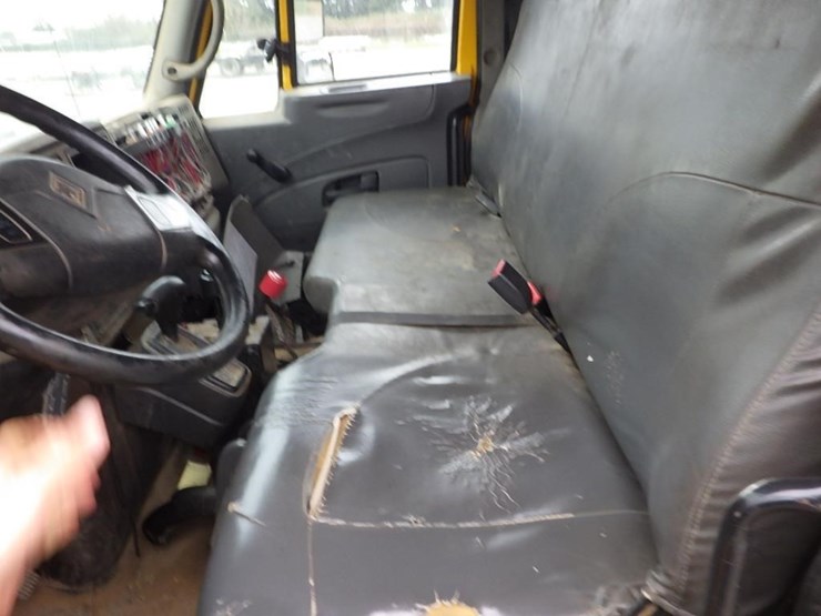 2011-international-durastar-4300-image-22