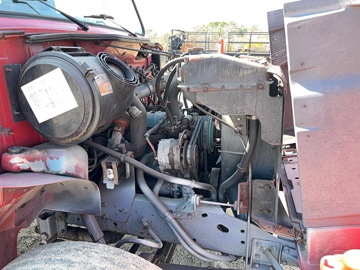 international-4700-image-16