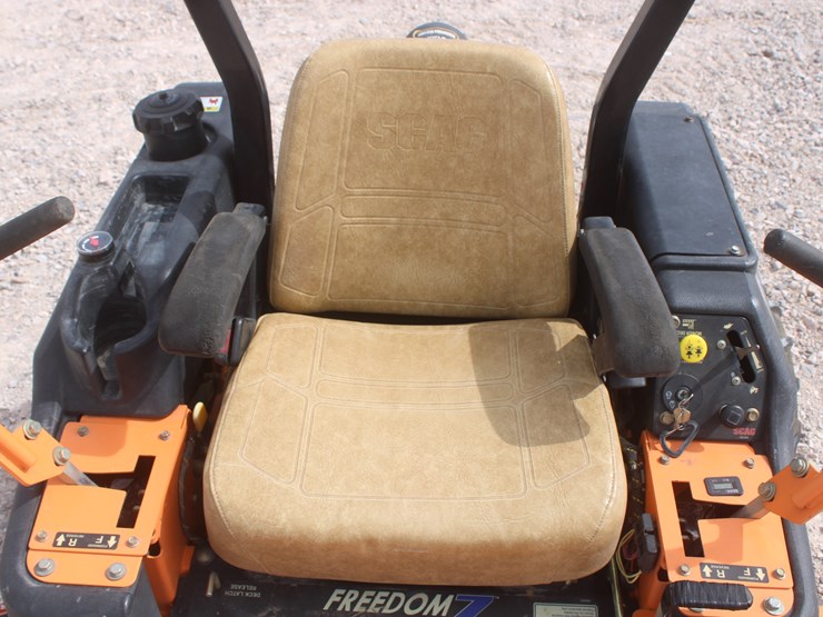 #1092-•-2010-scag-freedom-z-lawn-mower-image-35