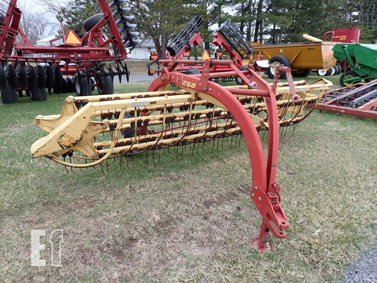 new-holland-258-image-1