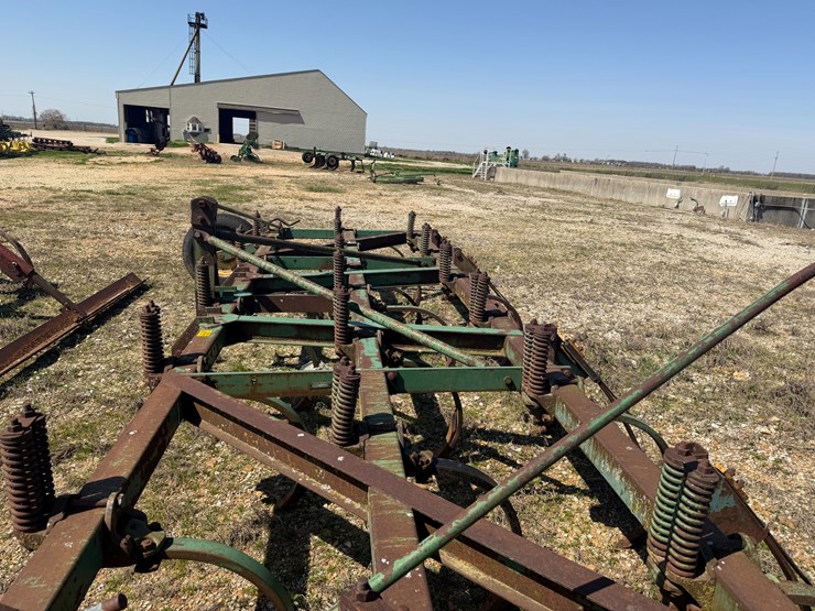 john-deere-100-image-27