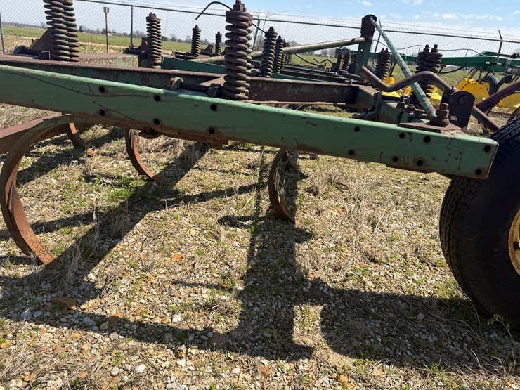 john-deere-100-image-13