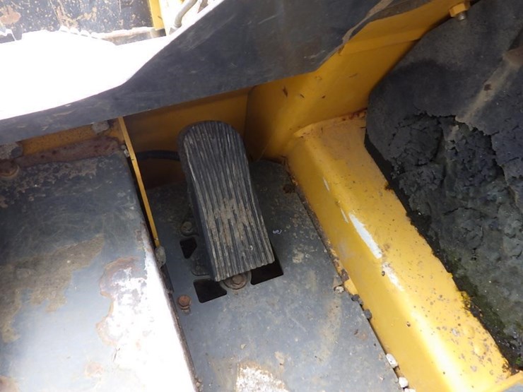 2017-deere-317g-image-21