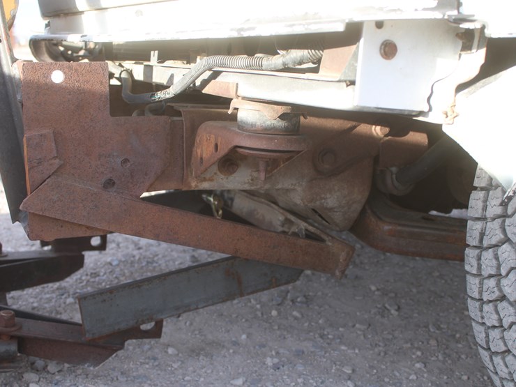 #3038-•-1992-gmc-seirra-single-cab-pickup-image-16