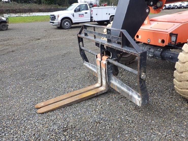 2015-jlg-8042-image-9