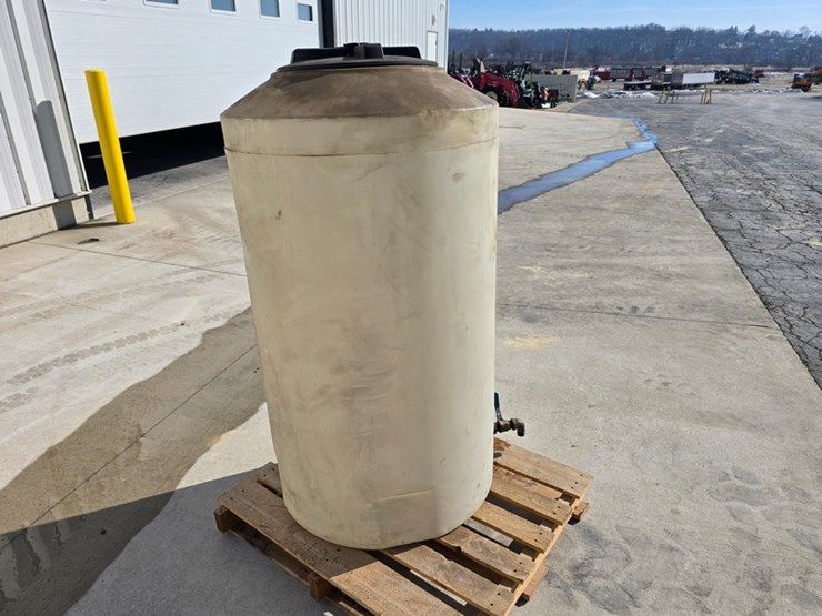#666-•-165-gallon-bulk-fluid-tank-image-4
