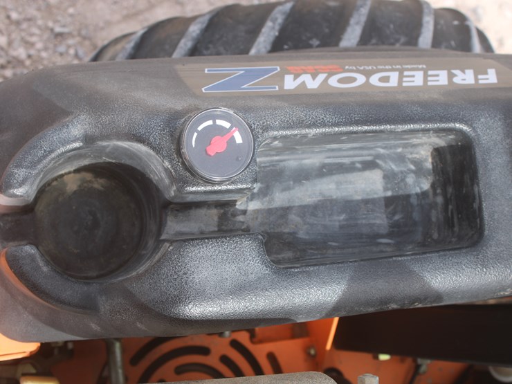 #1092-•-2010-scag-freedom-z-lawn-mower-image-28