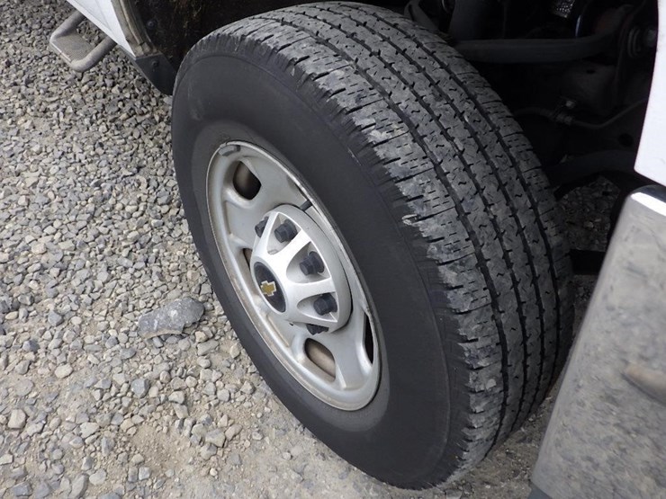 2017-chevrolet-2500-image-18