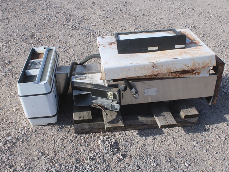 #3019-•-antique-fuel-pump-image-4