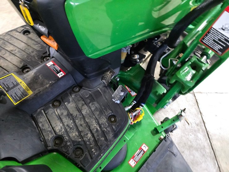 2014-john-deere-1025r-image-21