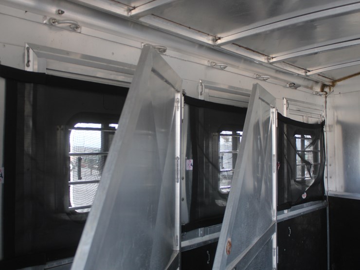 #3020-•-1995-soft-touch-horse-trailer-with-living-quarters-image-49