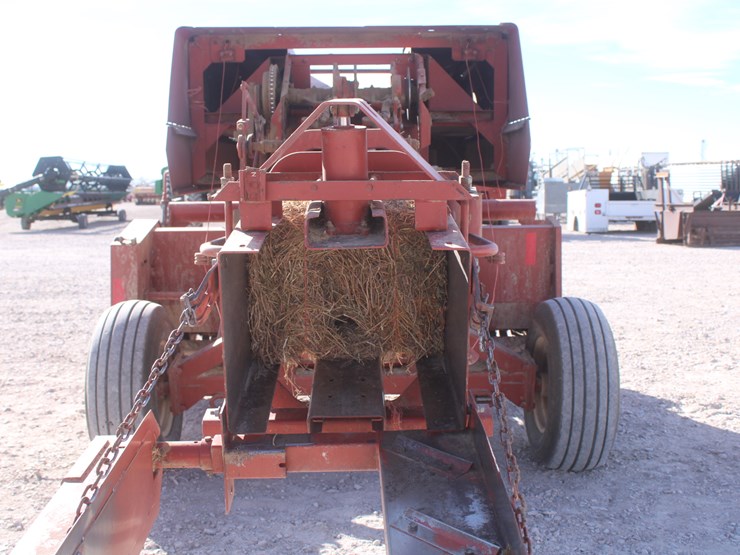 hesston-4600-image-32