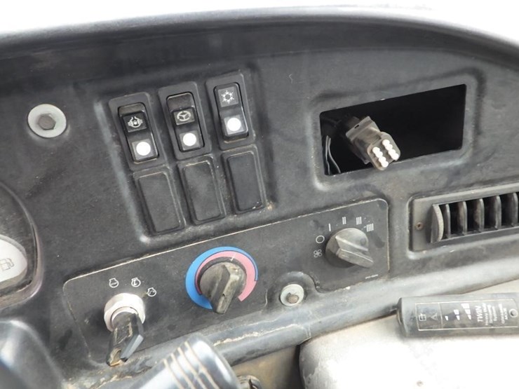 2005-caterpillar-740-image-34