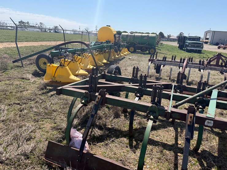 john-deere-100-image-23