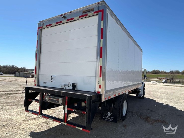 2018-freightliner-m2-106-image-3