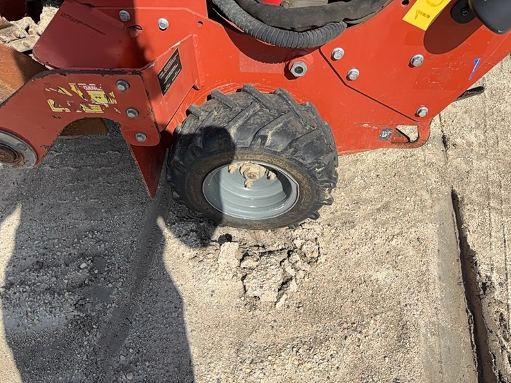 ditch-witch-c16-image-6