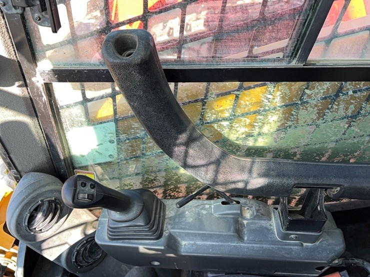 2020-caterpillar-289d3-image-16