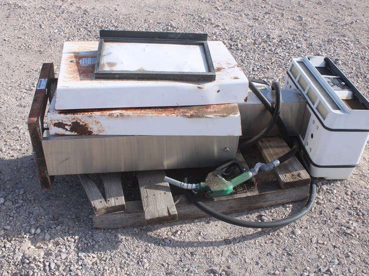 #3019-•-antique-fuel-pump-image-2